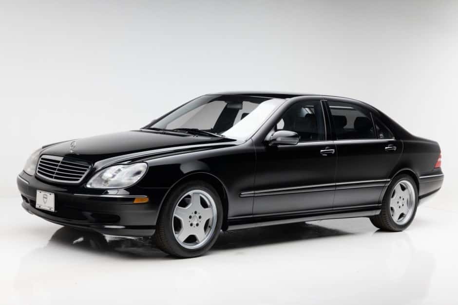 2000 Mercedes-Benz W220 S-Class sold for $8,450