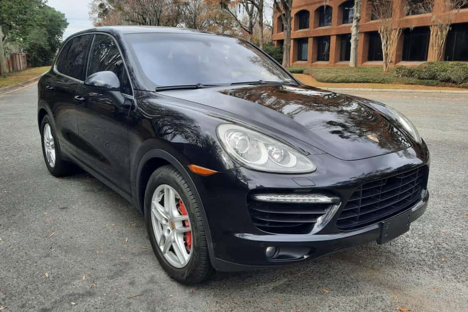 2011 Porsche 958 Cayenne (2011-2018) sold for $14,650