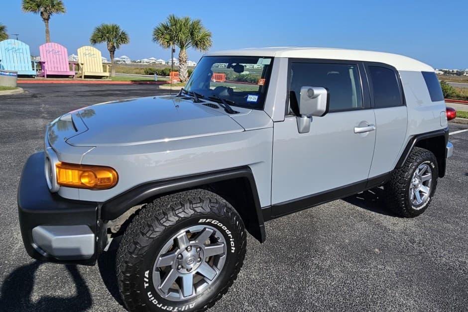 2014 Toyota FJ Cruiser sold for $35,750