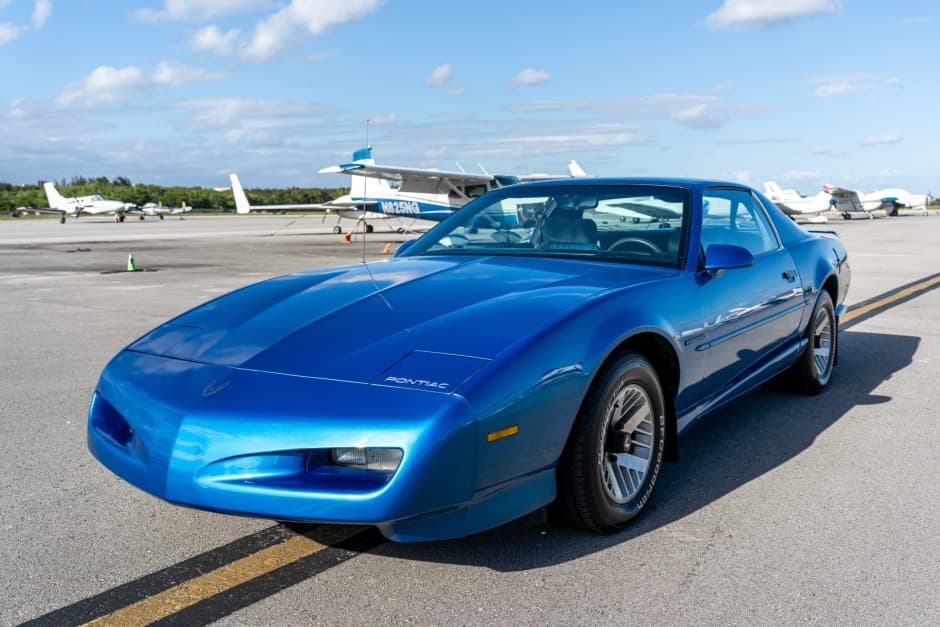 1992 Pontiac Firebird (3rd Generation – 1982-1992) sold for $6,300