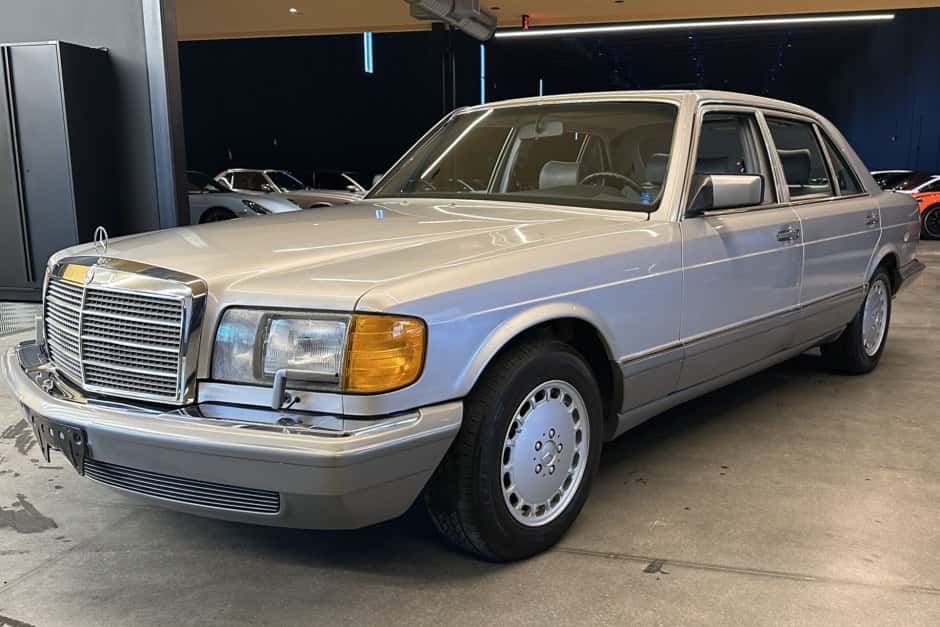 1986 Mercedes-Benz W126 S-Class sold for $11,750