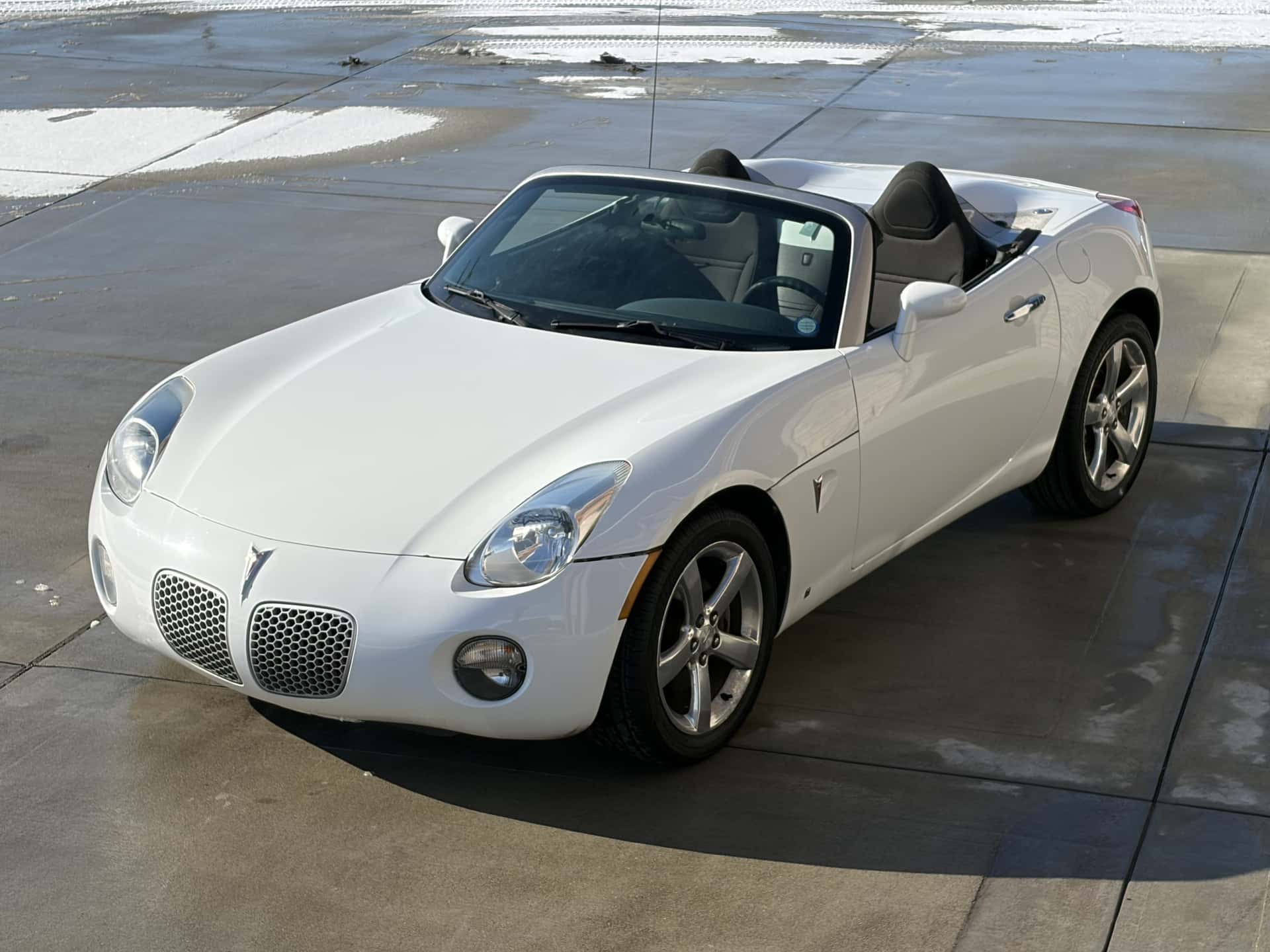 2007 Pontiac Solstice sold for $7,950