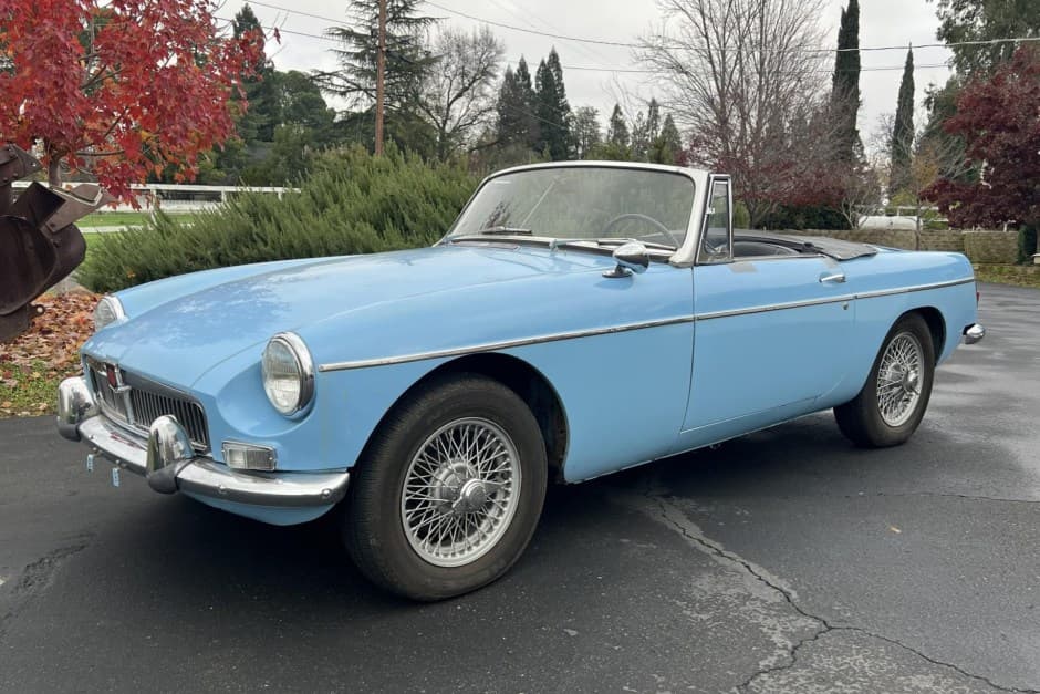 1964 MG MGB sold for $9,800