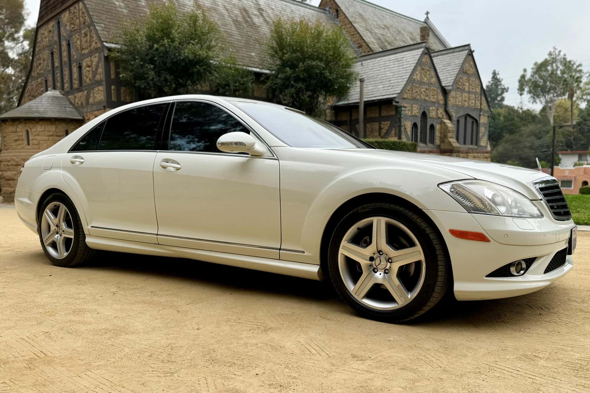 2008 Mercedes-Benz S-Class sold for $8,200