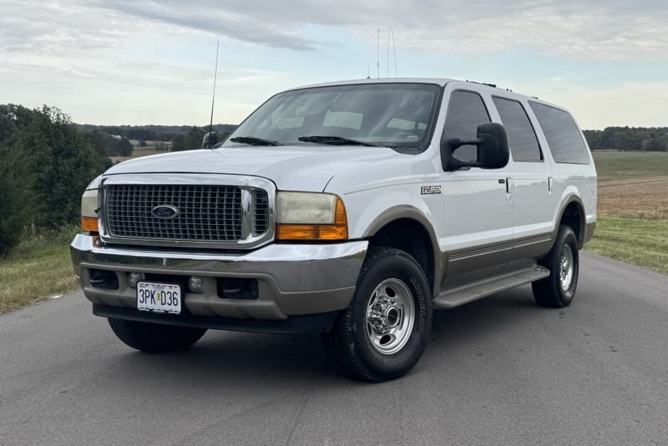2001 Ford Excursion sold for $8,600