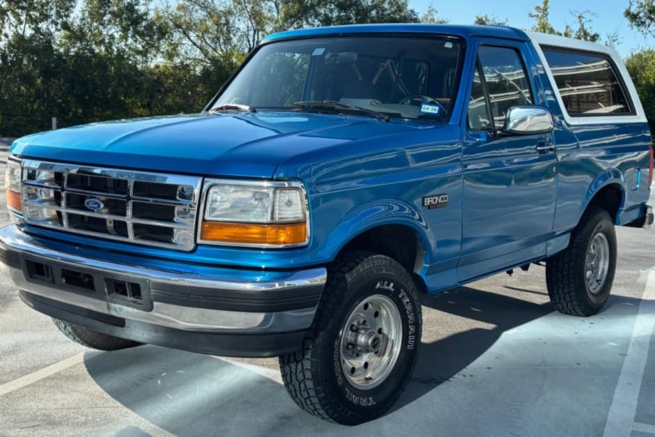1995 Ford Bronco 4th-5th Generations 1987-1996 sold for $7,000