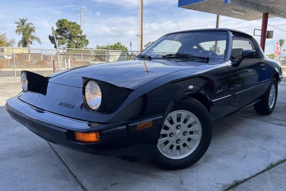 1985 Mazda RX-7 FB sold for $13,550