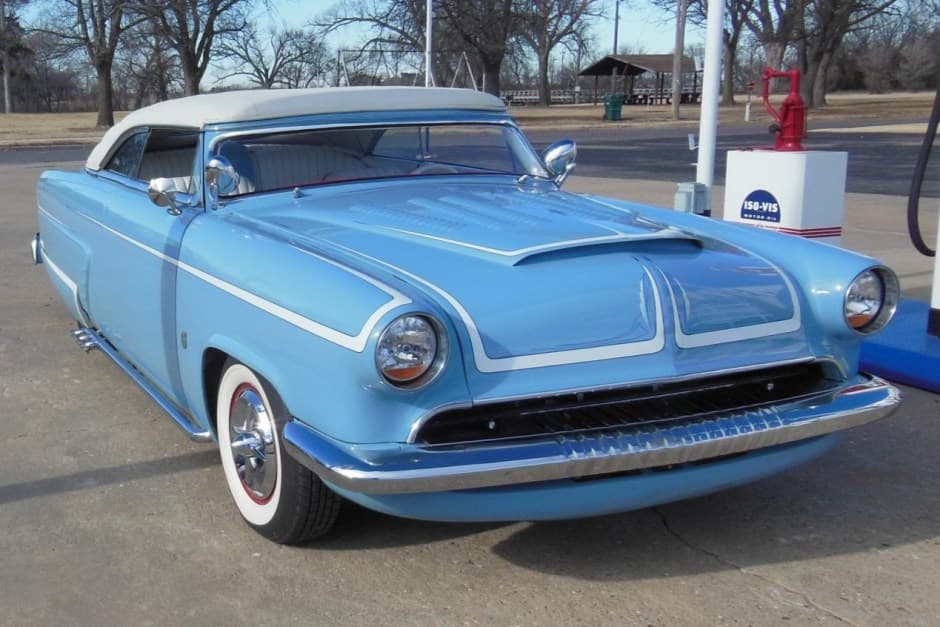 1952 Ford Crestline sold for $24,000