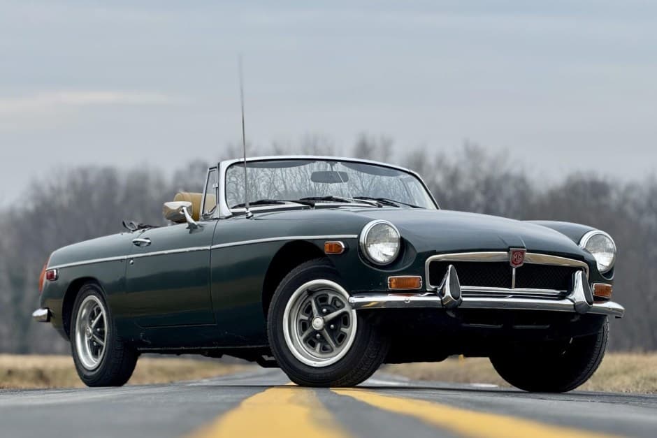 1973 MG MGB sold for $8,100
