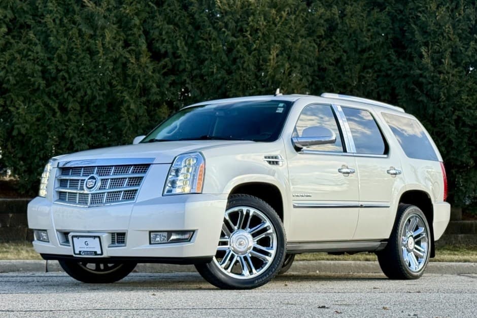 2013 Cadillac Escalade & EXT GMT900 (2007-2014) sold for $25,000