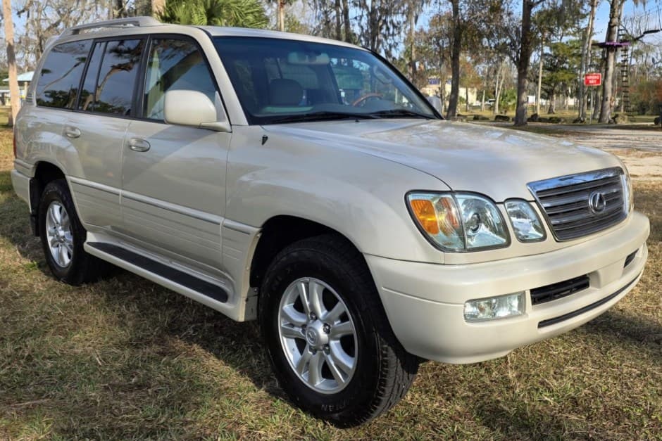 2004 Lexus LX470 sold for $18,777