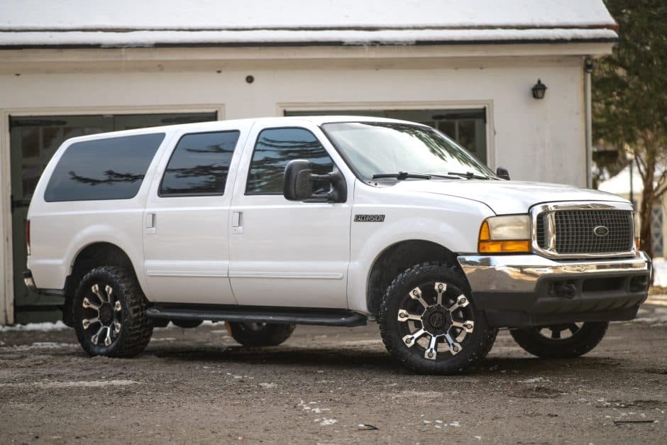 2000 Ford Excursion sold for $16,750