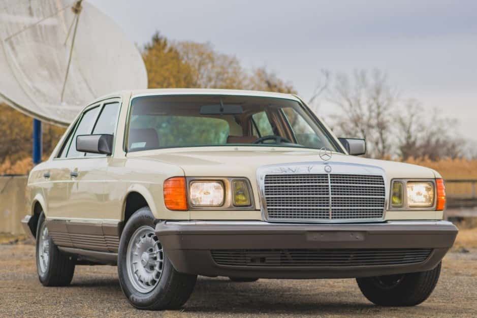 1984 Mercedes-Benz W126 S-Class sold for $9,500