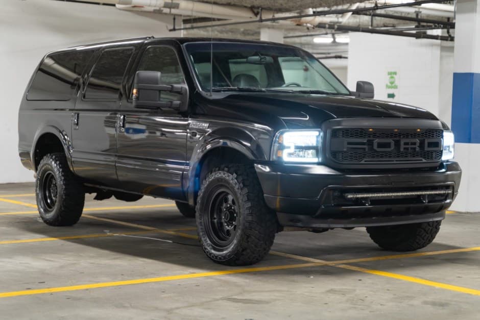 2000 Ford Excursion sold for $22,350