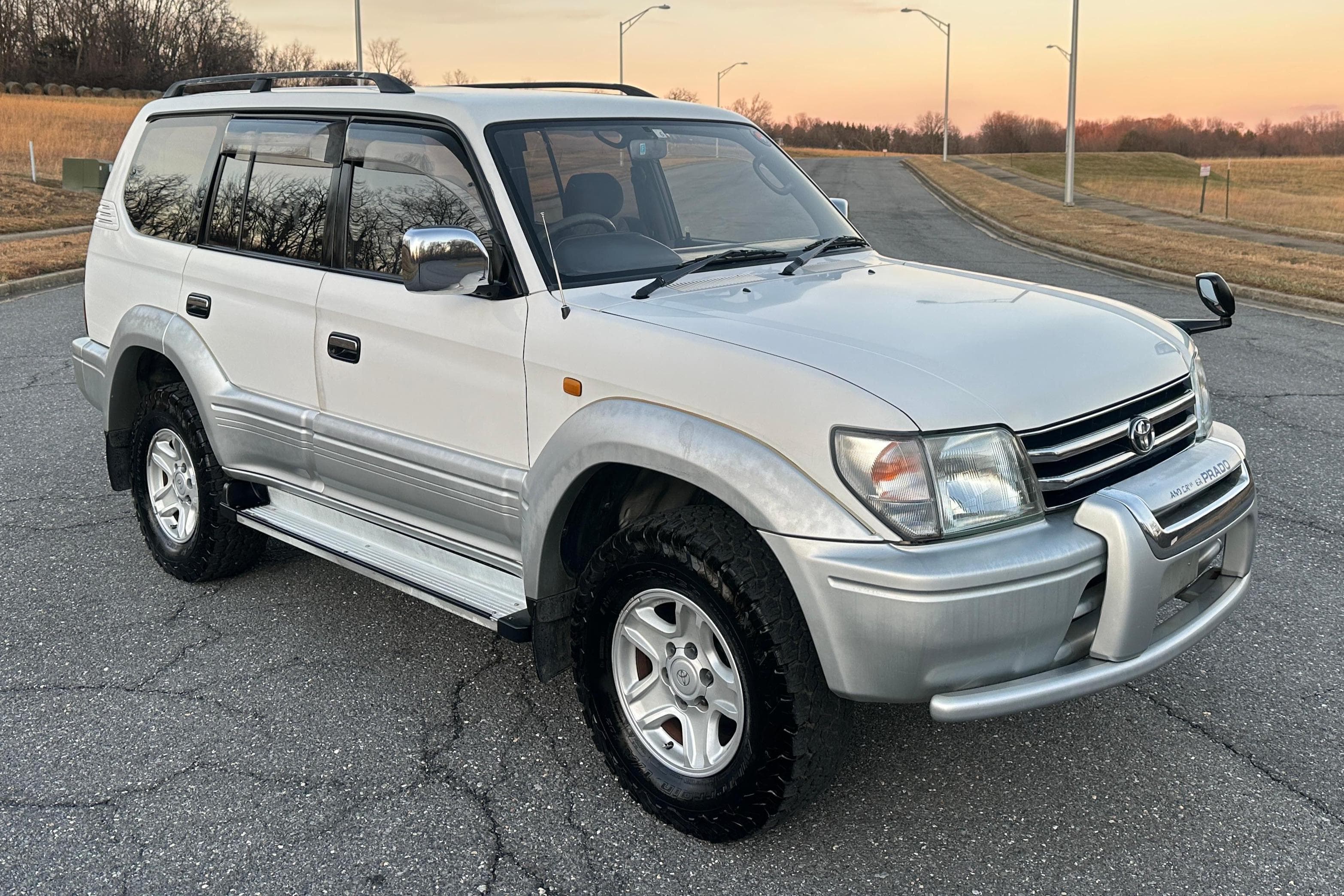1998 Toyota Land Cruiser sold for $12,123