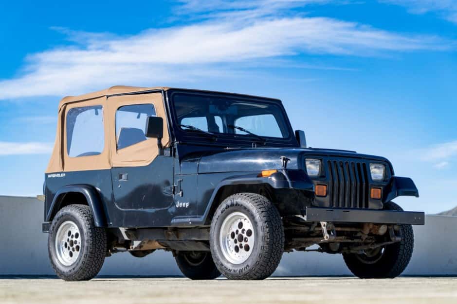 1992 Jeep Wrangler YJ (1987-1995) sold for $5,100