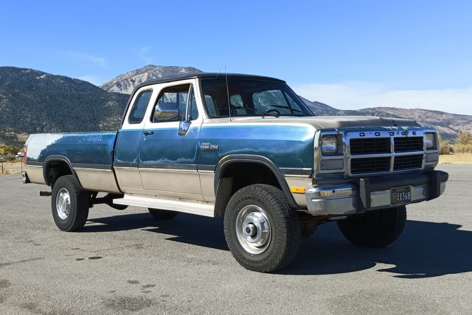 1993 Dodge Ram (1981-1993) sold for $7,900