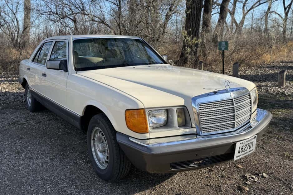 1981 Mercedes-Benz W126 S-Class sold for $6,200