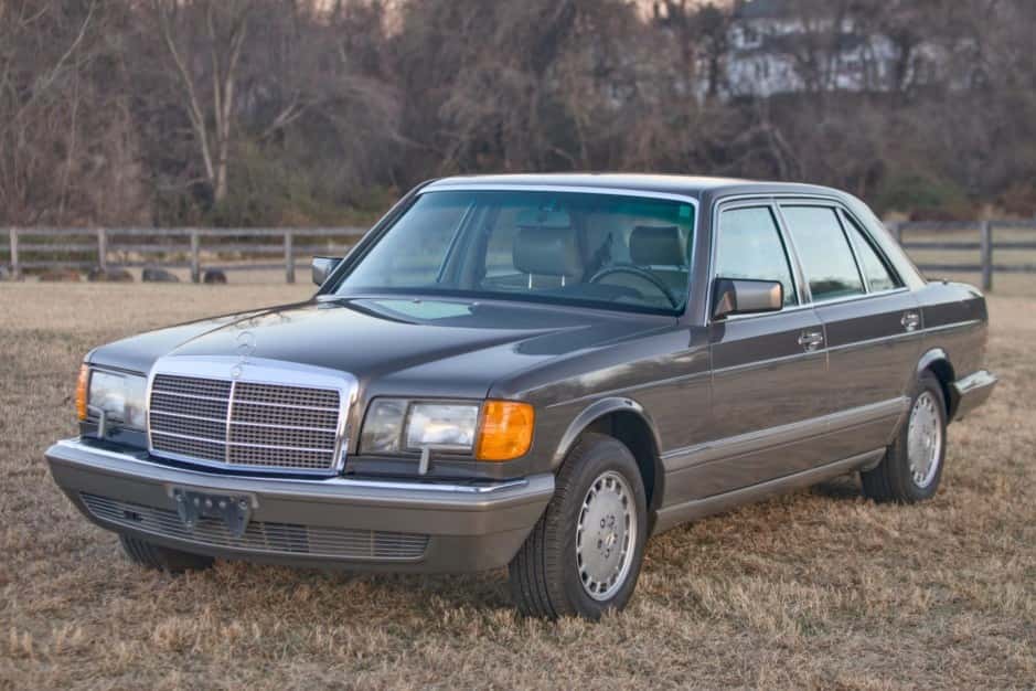 1986 Mercedes-Benz W126 S-Class sold for $15,750