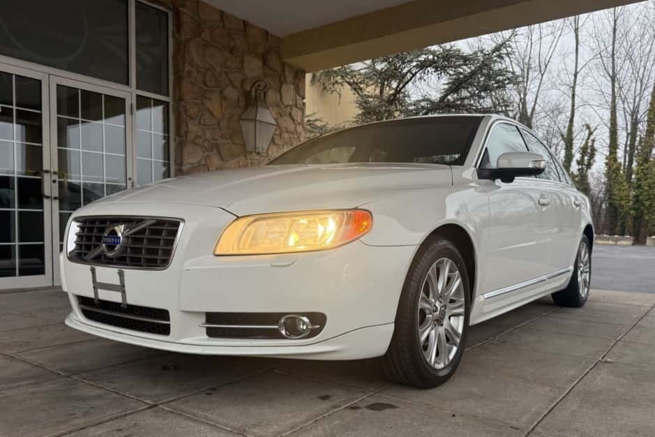 2010 Volvo S80 sold for $6,800