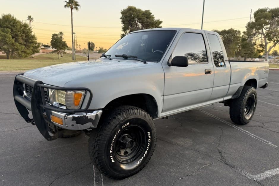 1990 Toyota Pickup (N80/90/100/110 1989-1997) sold for $8,500