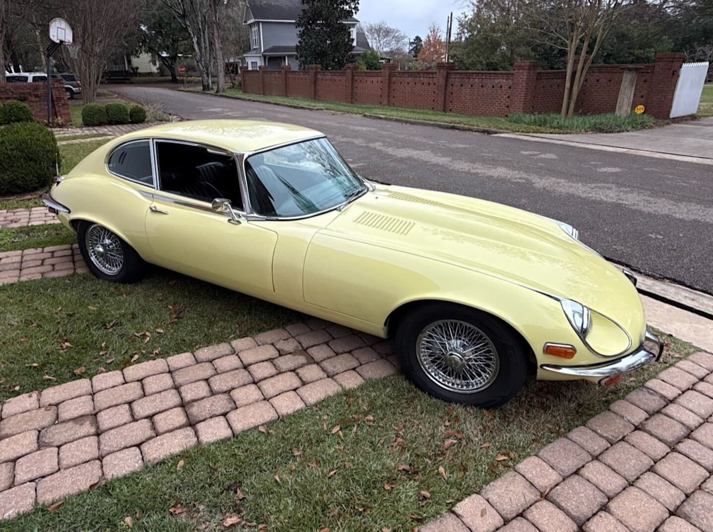 1971 Jaguar E-Type sold for $41,000