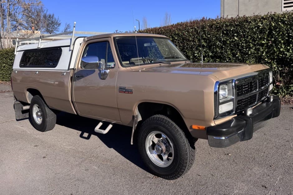 1991 Dodge Ram (1981-1993) sold for $18,500