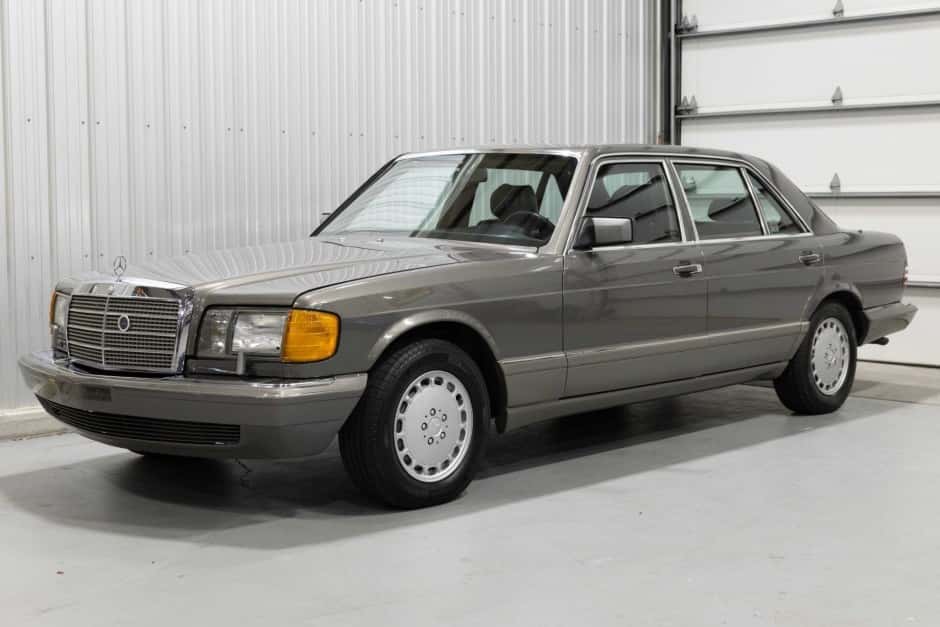 1988 Mercedes-Benz W126 S-Class sold for $24,750