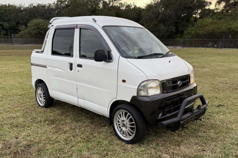 2000 Daihatsu Hijet sold for $8,669