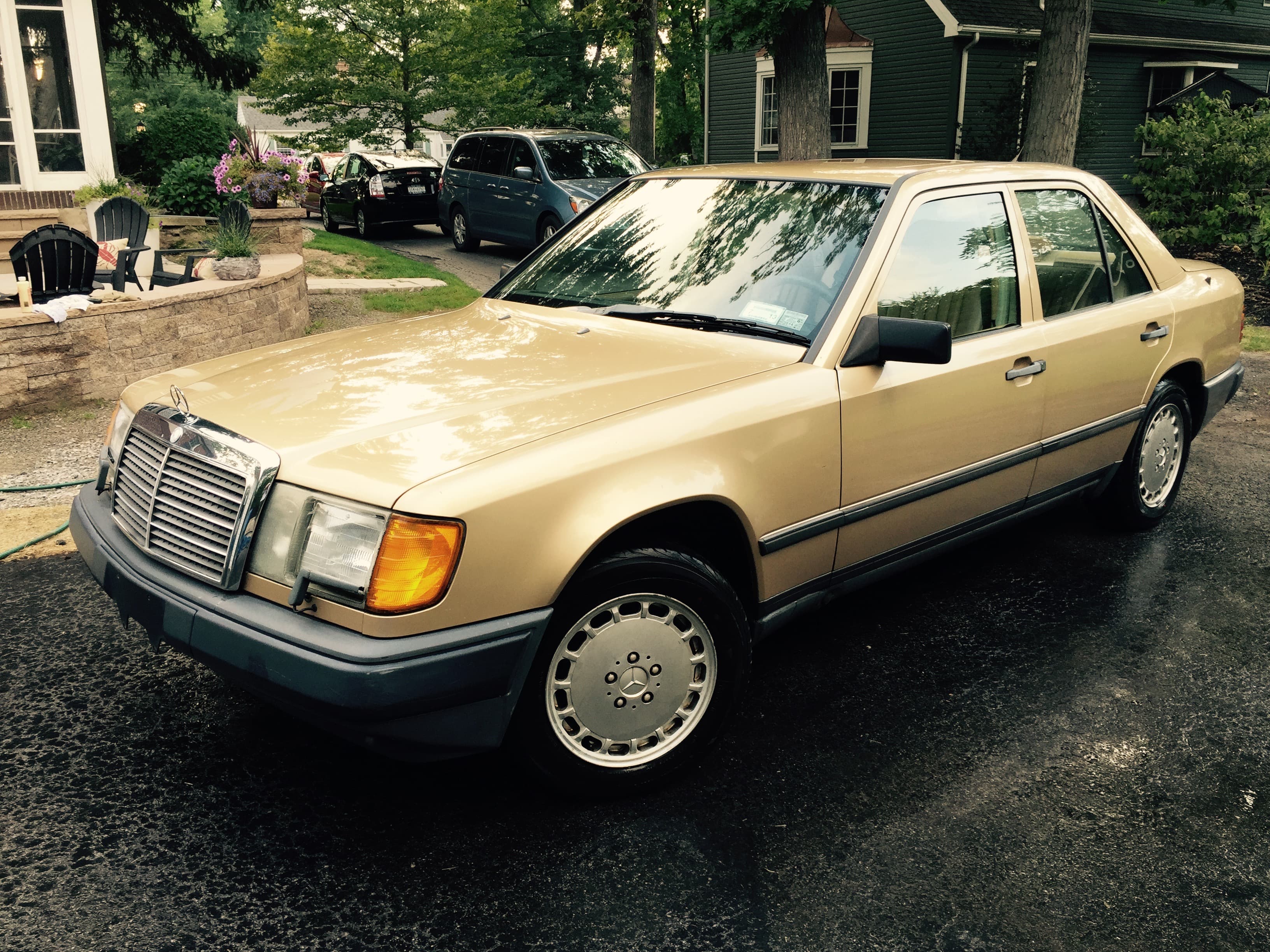 1987 Mercedes-Benz 300E sold for $4,100