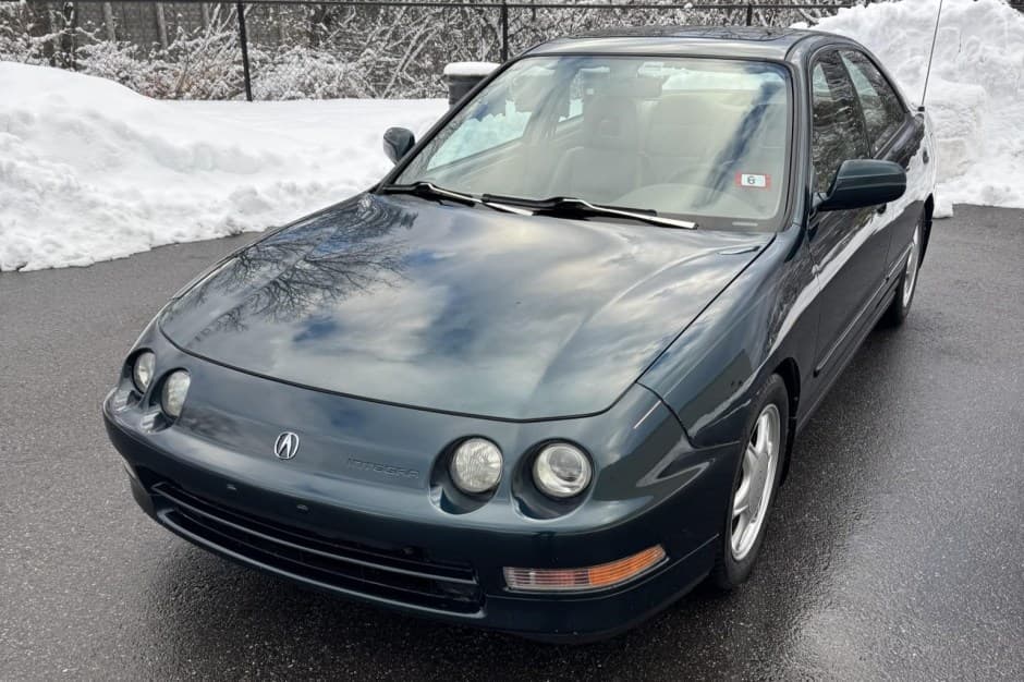 1996 Acura Integra sold for $7,600