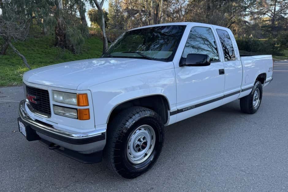1997 GMC Sierra (GMT400 1988-2002) sold for $10,750