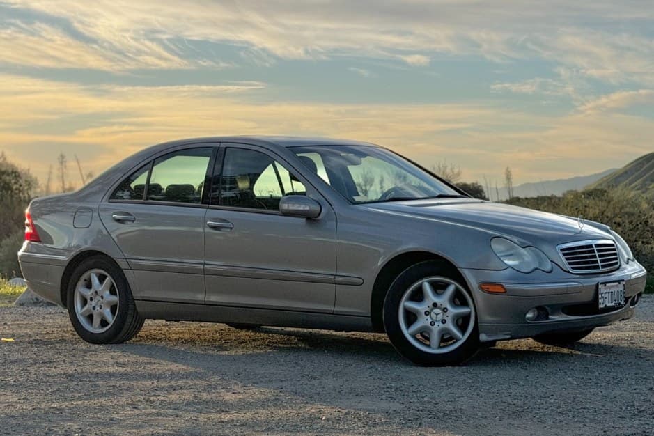 2004 Mercedes-Benz W203 C-Class sold for $4,350