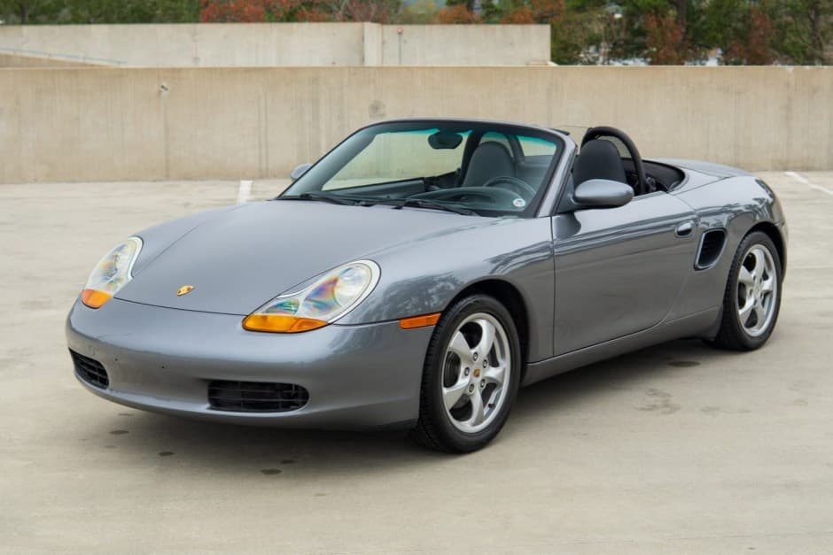 2002 Porsche 986 Boxster sold for $10,911