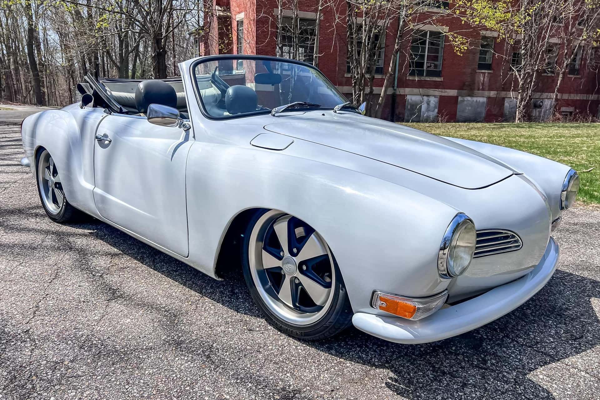 1972 Volkswagen Karmann Ghia sold for $13,877