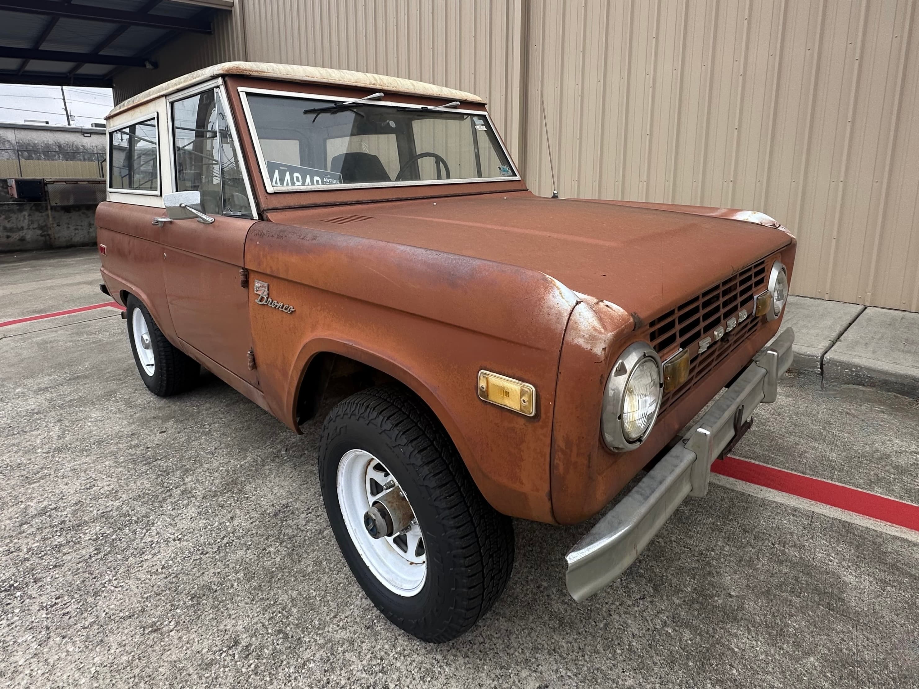 1972 Ford Bronco sold for $18,050