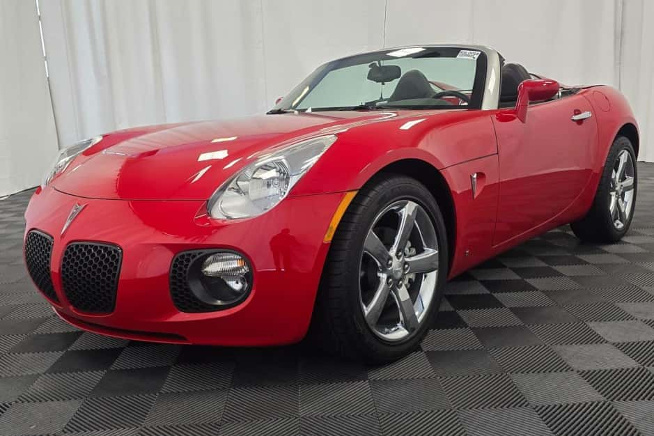 2009 Pontiac Solstice sold for $19,999