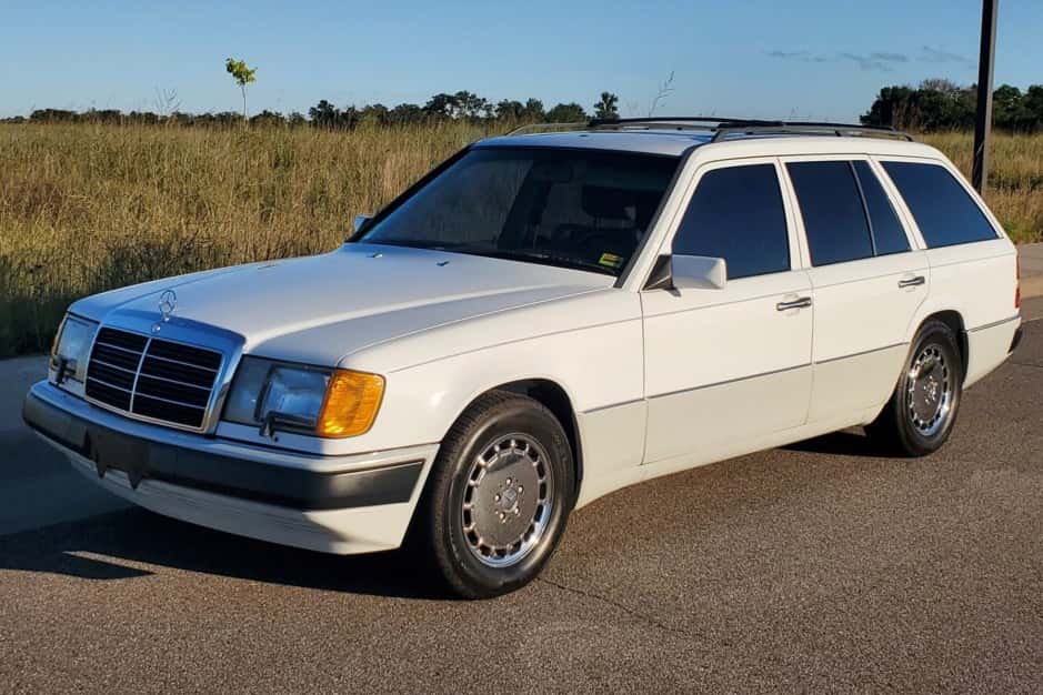 1990 Mercedes-Benz W124 E-Class sold for $14,750