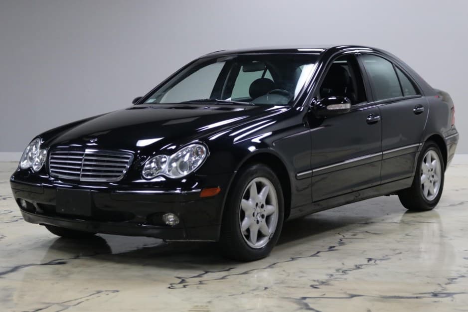 2003 Mercedes-Benz W203 C-Class sold for $3,500