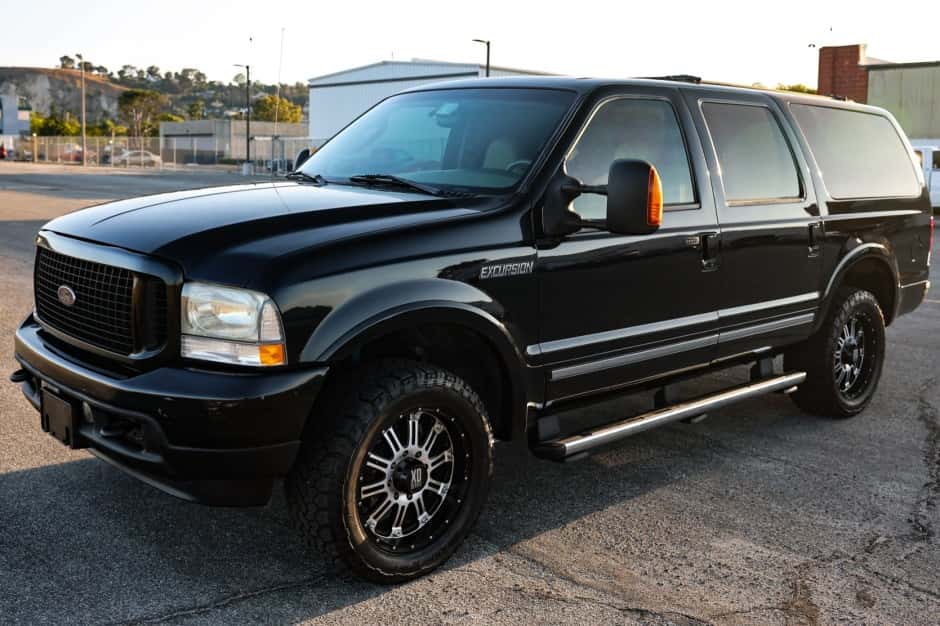 2004 Ford Excursion sold for $30,000