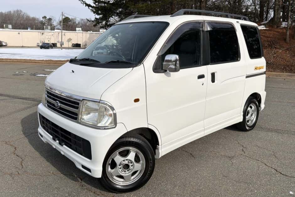 1999 Daihatsu Hijet sold for $8,002