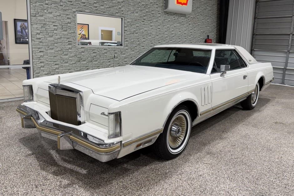 1979 Lincoln Continental Mark V (1977-1979) sold for $18,000