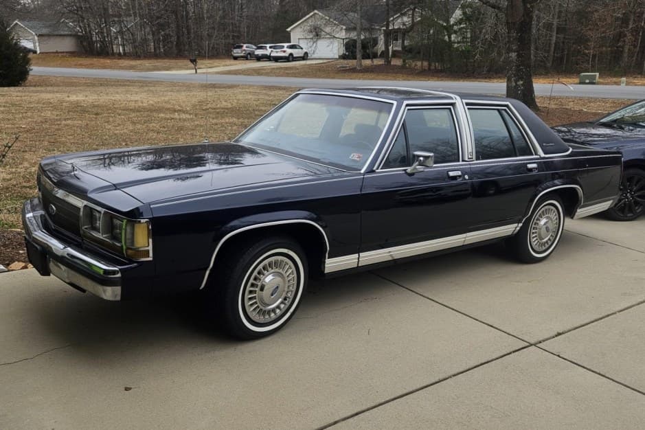 1989 Ford LTD sold for $5,450