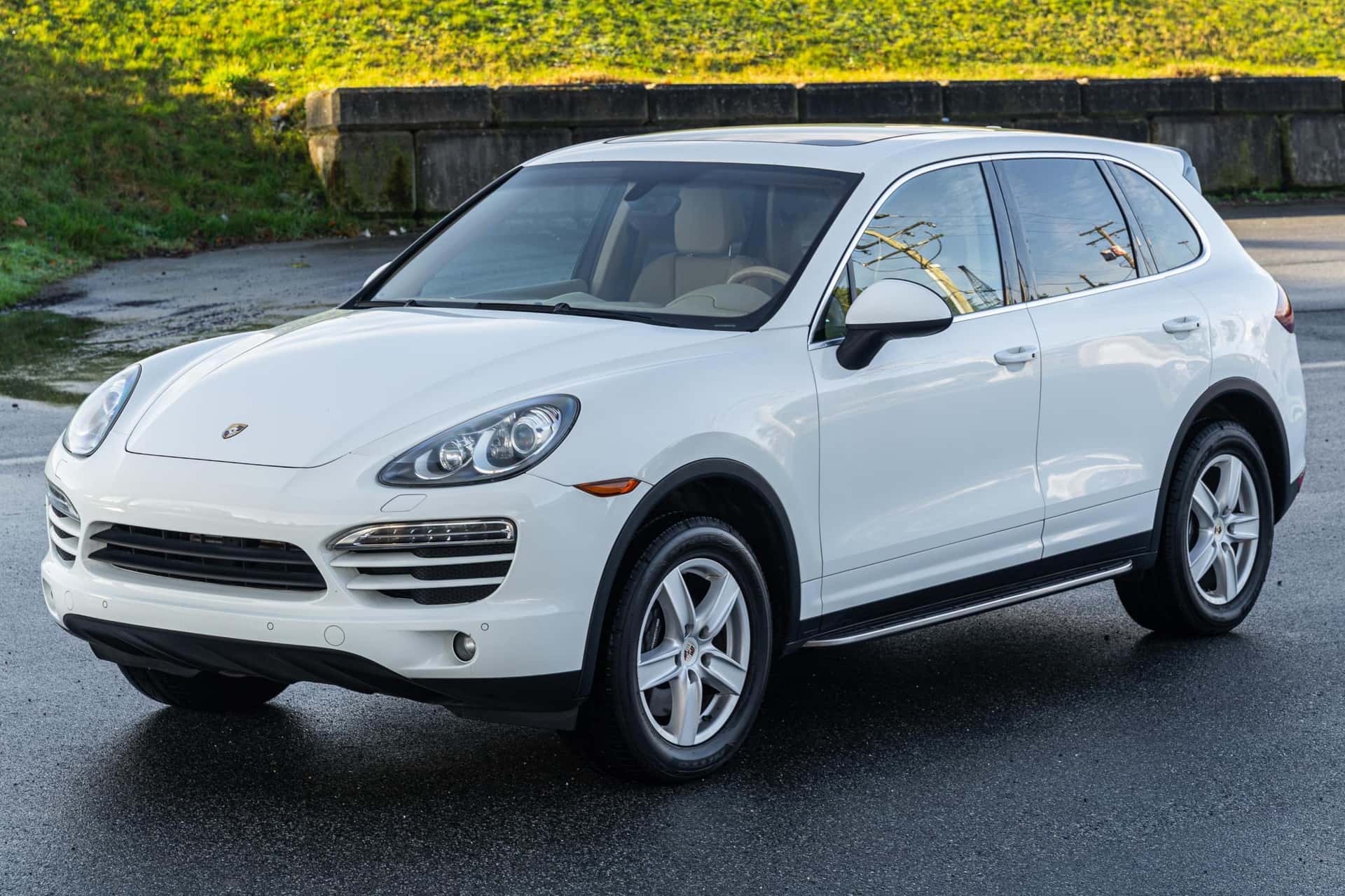 2012 Porsche Cayenne sold for $24,810