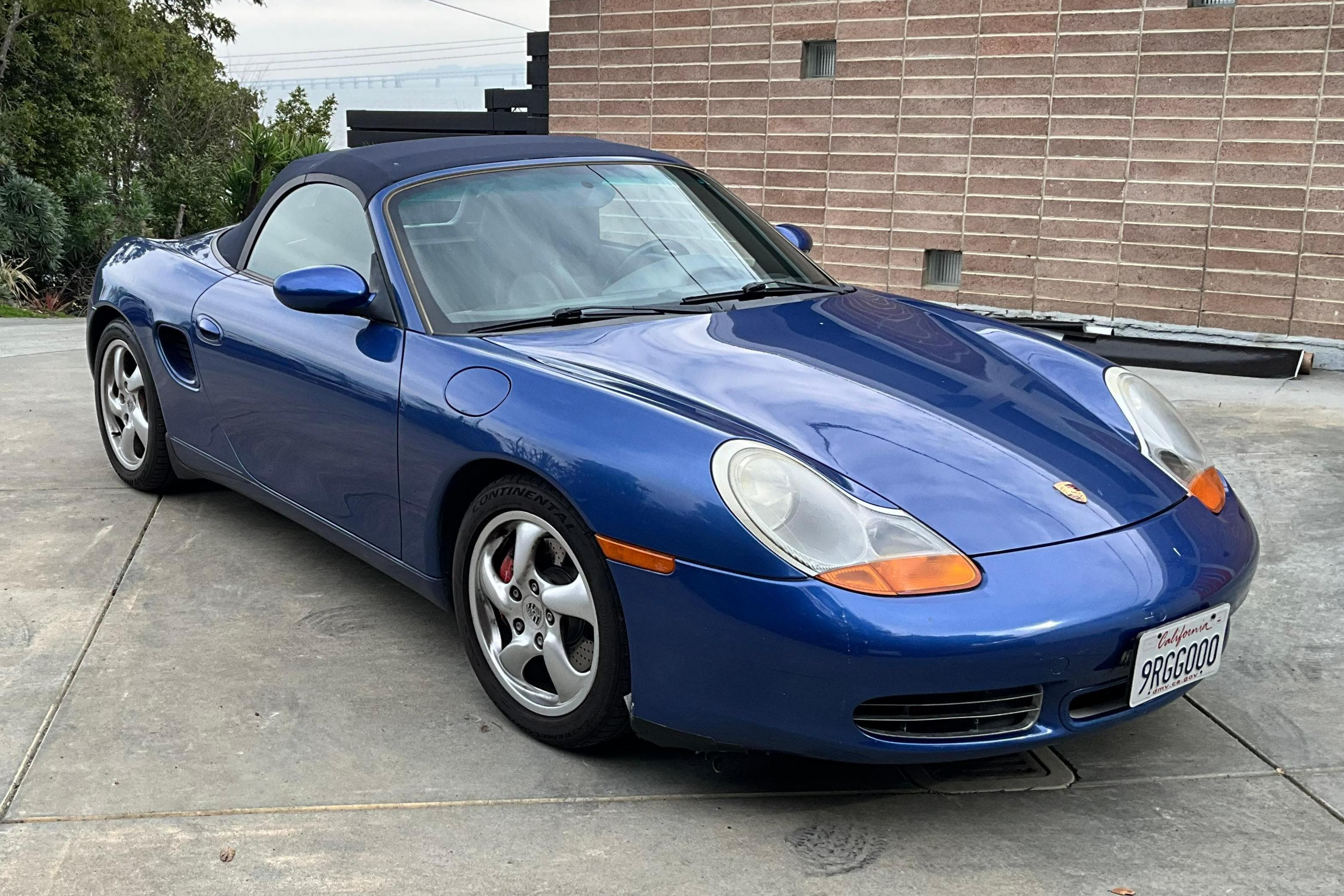 2002 Porsche 986 Boxster sold for $9,500