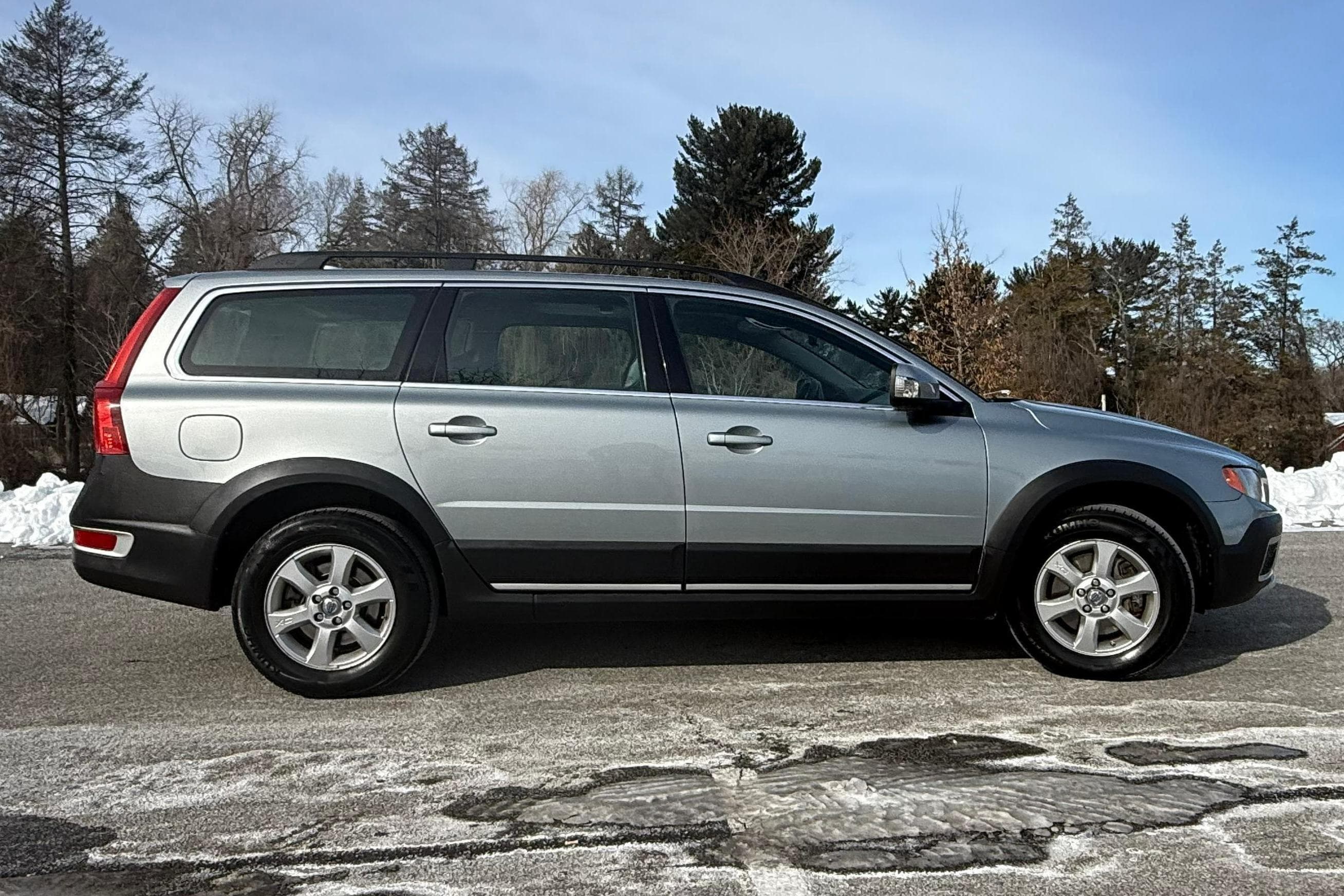 2010 Volvo XC70 sold for $6,900