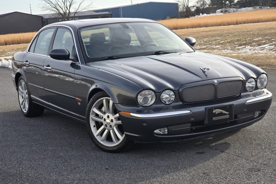 2005 Jaguar X350/X356/X358 XJR (2004-2009) sold for $10,750