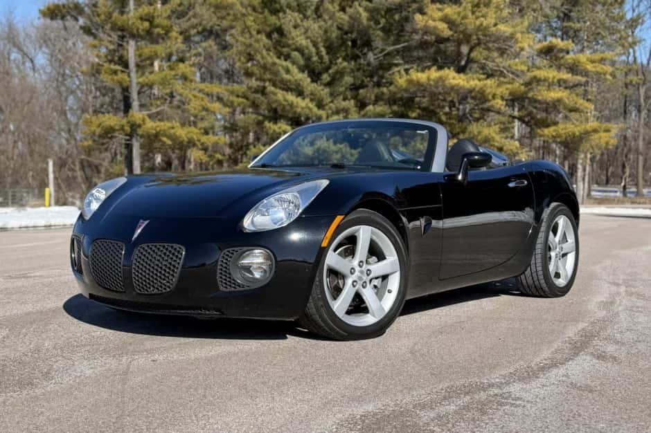 2007 Pontiac Solstice sold for $8,400
