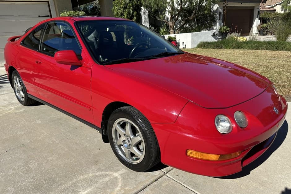 2001 Acura Integra sold for $16,752
