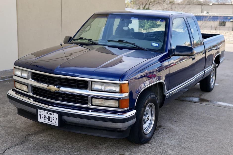 1995 Chevrolet C/K GMT400 (1988-2002) sold for $9,000